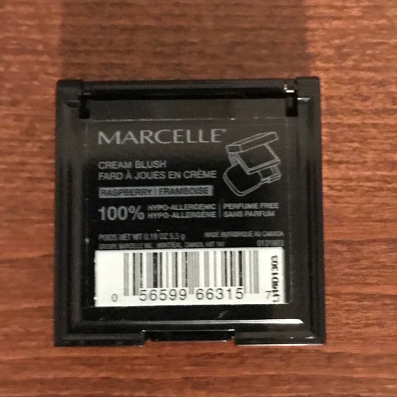 Makeup - Picture 2 of 3